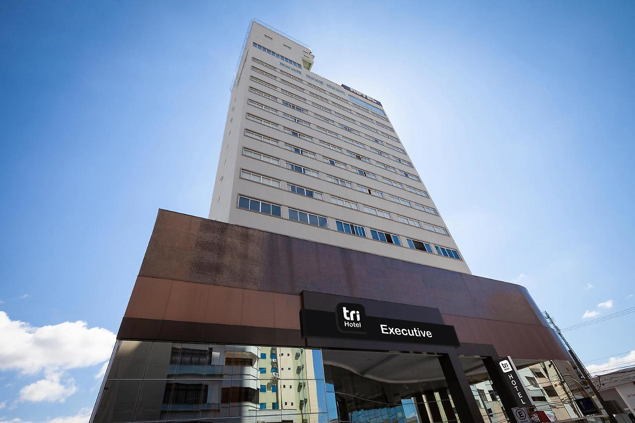 Tri Hotel Executive Brusque Bagian luar foto