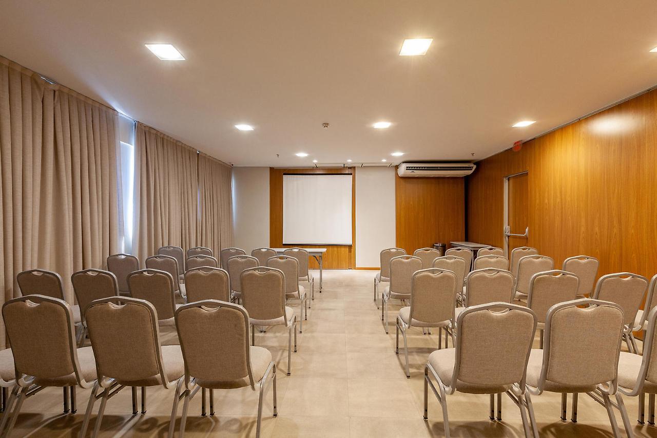 Tri Hotel Executive Brusque Bagian luar foto
