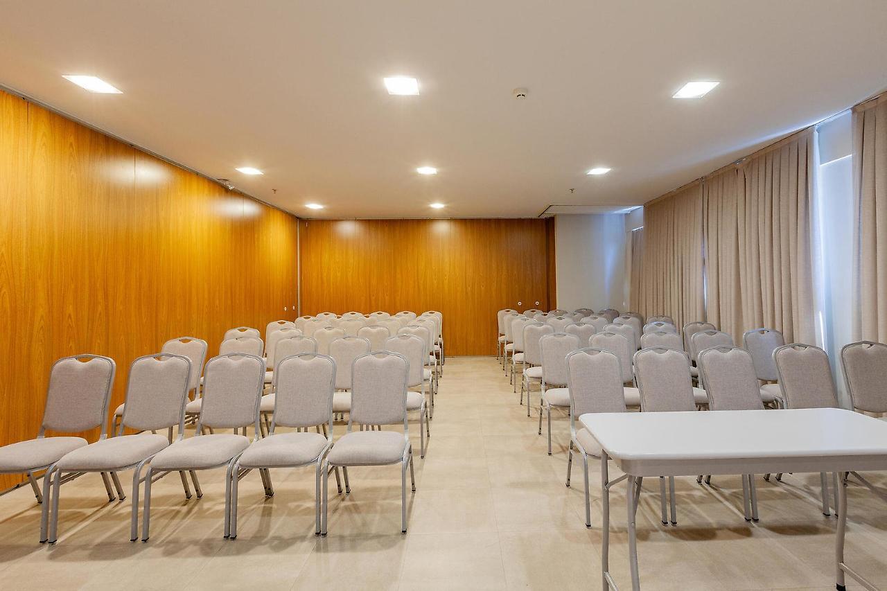 Tri Hotel Executive Brusque Bagian luar foto