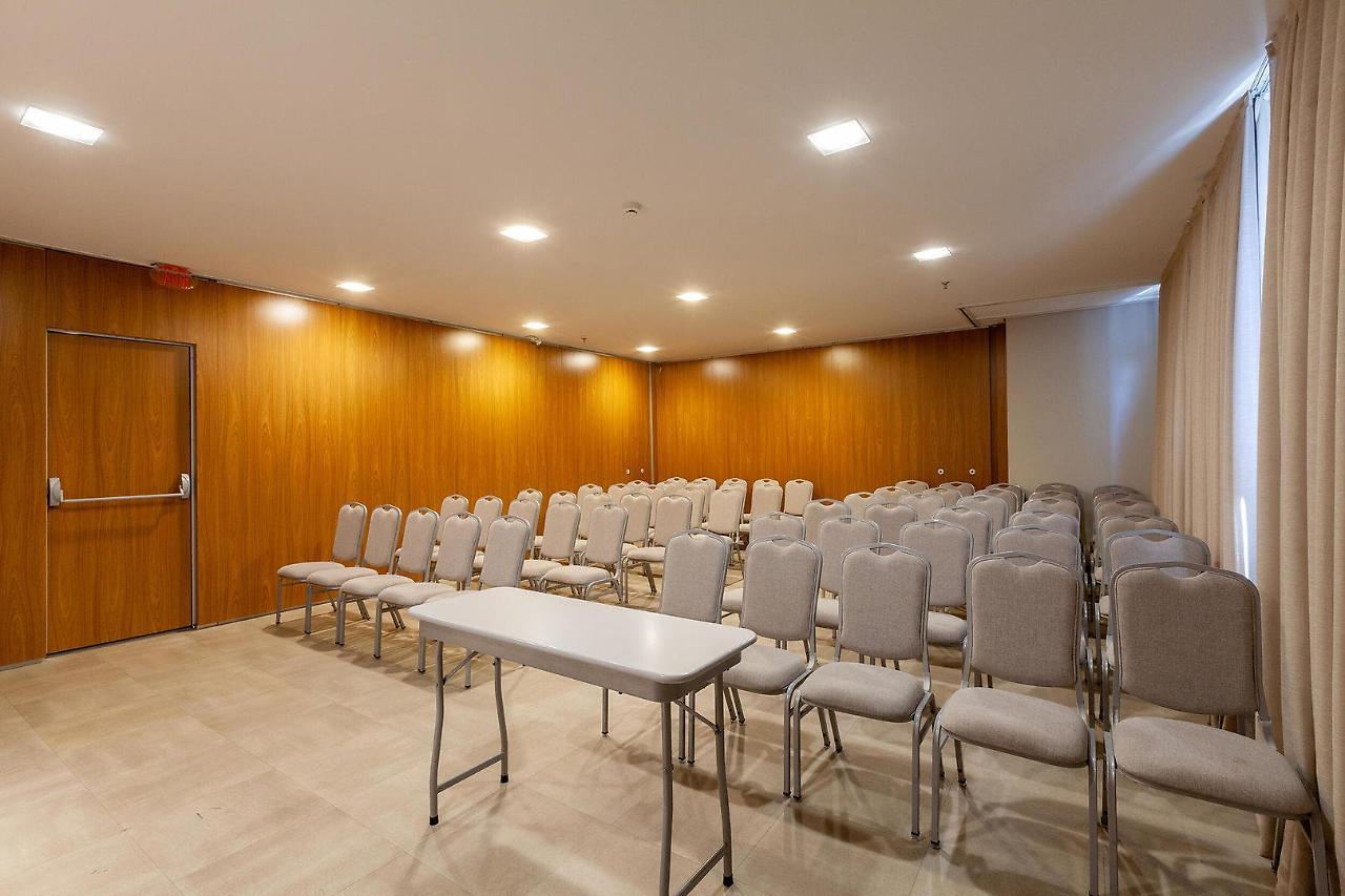 Tri Hotel Executive Brusque Bagian luar foto