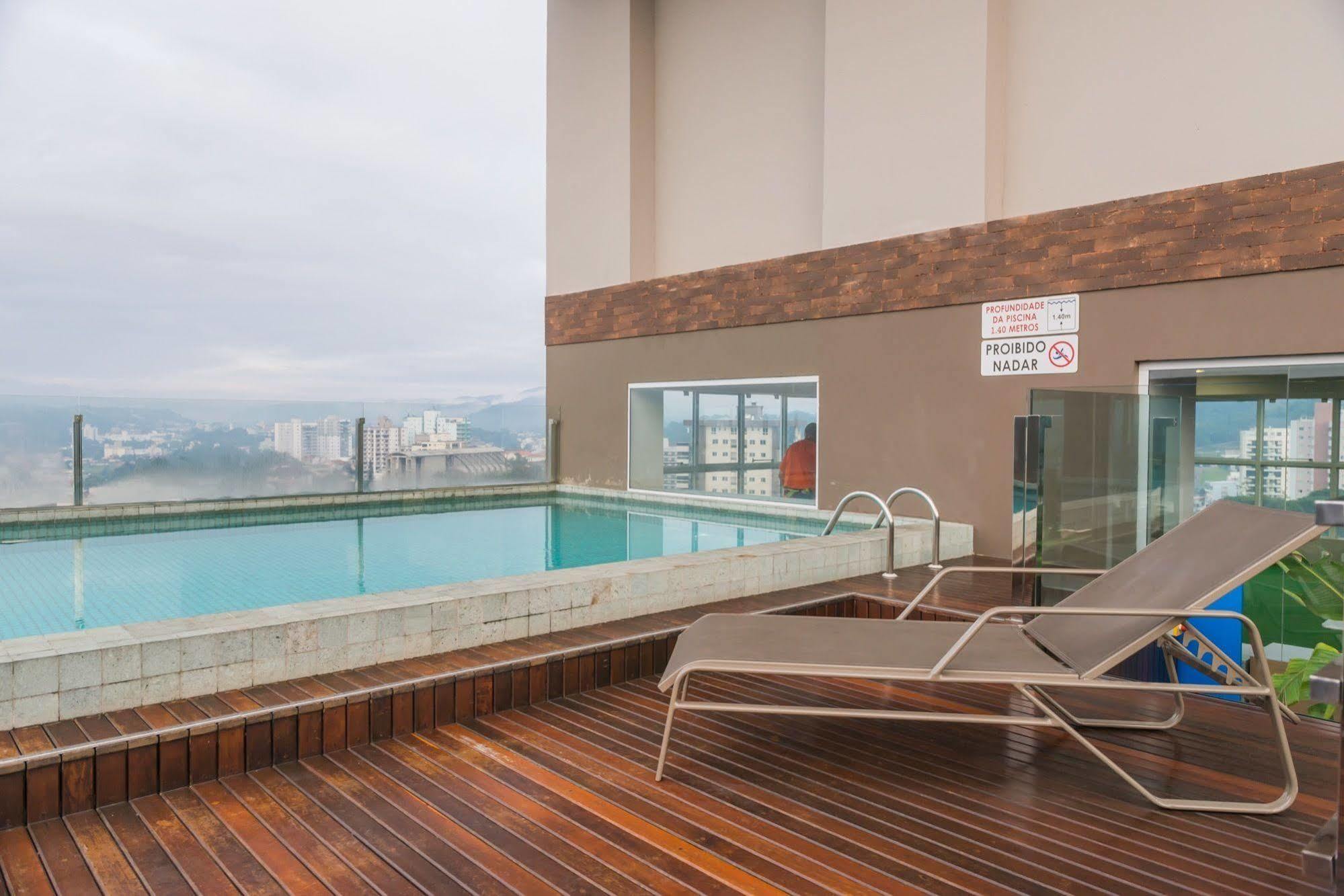 Tri Hotel Executive Brusque Bagian luar foto