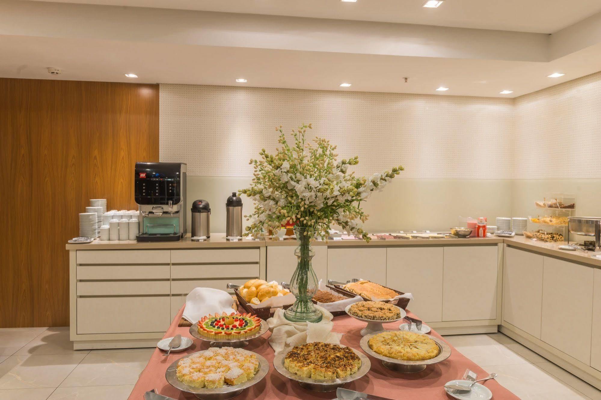 Tri Hotel Executive Brusque Bagian luar foto