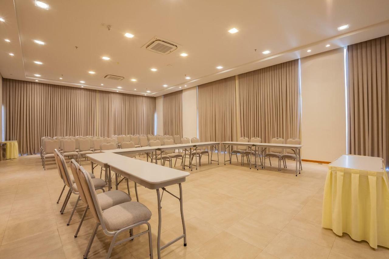 Tri Hotel Executive Brusque Bagian luar foto